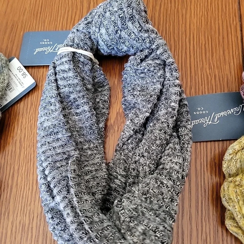 Universal Thread Hair Accessories NWT‎ 3 Piece Bundle Hair Scrunchies & Headwrap